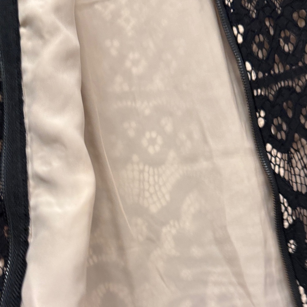 Elegant Black Lace Fabric Zip Jacket - Picture 9 of 12